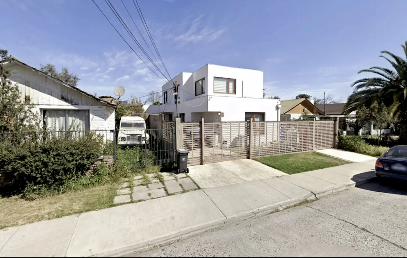 Casa Burchard — vivienda antigua y nueva desde la calle